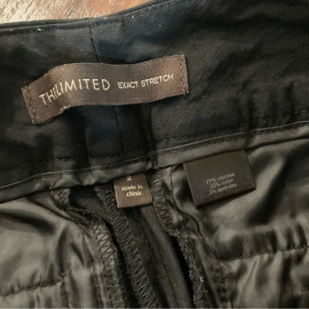 The Limited Black Dress Shorts Size 2 - Picture 3 of 5